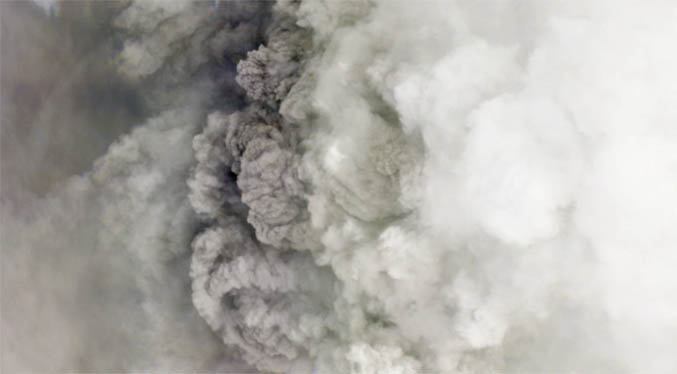 Volcán en San Vicente vuelve a erupcionar y lanza columna de humo de 17 kilómetros