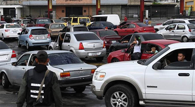 Afirman que plan sobre combustible anunciado por Maduro reconoce la problemática actual
