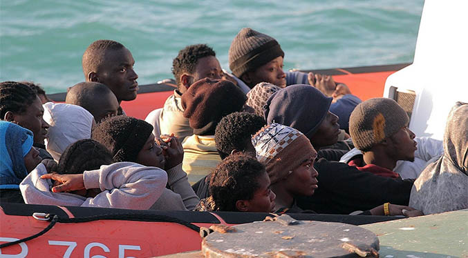 Rescatan a más de 200 migrantes frente a las costas de Libia