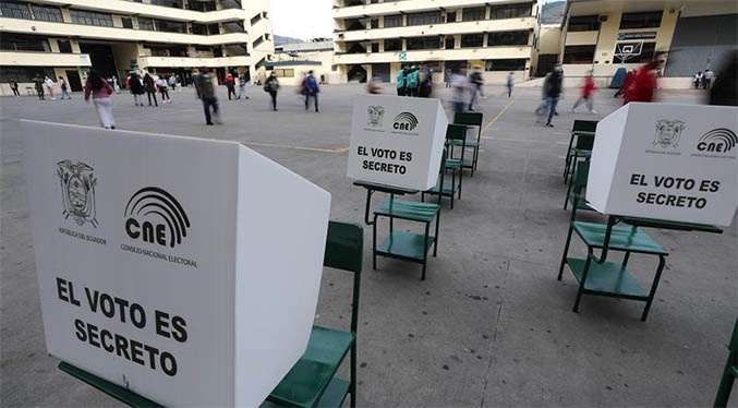 El 12,5 % de los ecuatorianos ya votó