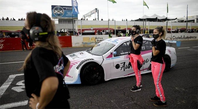 Equipo de mujeres hace historia en automovilismo argentino
