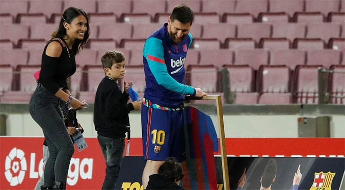 El homenaje especial a Messi con su esposa e hijos