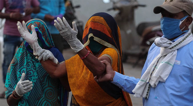 India registra casi 380 mil contagios de COVID-19 en un día