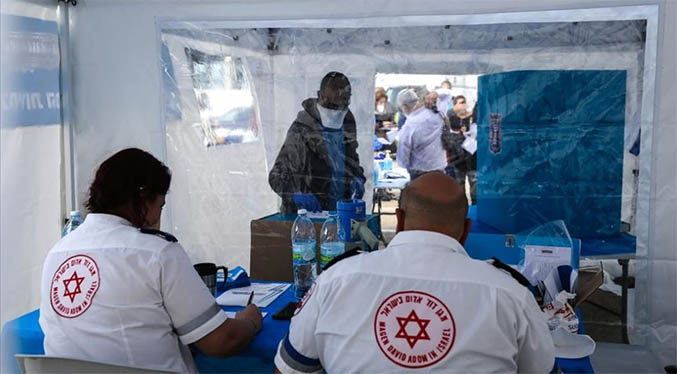 Israel detecta solo 38 casos diarios de COVID-19, la cifra más baja en un año
