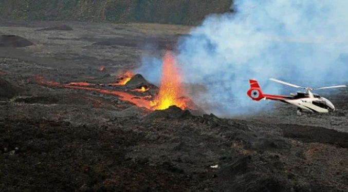 Hallan muertos a dos jóvenes excursionistas en el volcán en erupción Piton