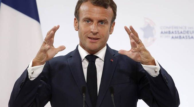 Macron solicita «una transición democrática» en Chad