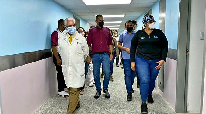 Prieto inspecciona trabajos de rehabilitación de la emergencia pediátrica «Eddy Ramírez» del HUM