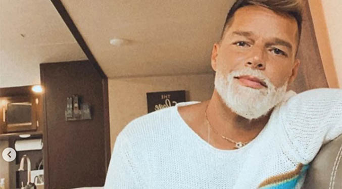 Ricky Martin posa para importante revista de moda (Fotos)