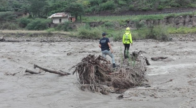 Autoridades colombianas buscan a joven venezolano que cae a un río
