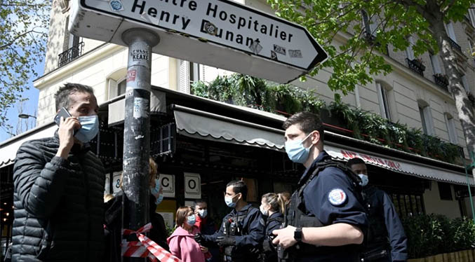 Un muerto y un herido grave en un tiroteo frente a un hospital de París
