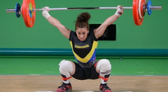 Yusleidy Figueroa gana dos medallas de oro en el panamericano de pesas