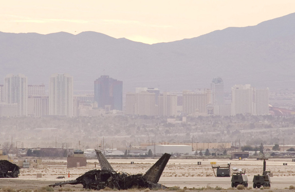 EEUU: Un avión militar se estrella cerca de una base en Nevada
