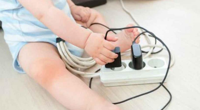 Niño de dos años muere electrocutado con el cargador de un celular