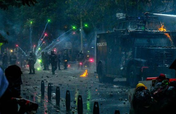 Cali, bajo control militar tras la jornada más violenta del estallido en Colombia: 13 muertos