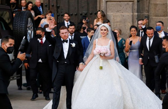 Saúl “Canelo” Álvarez contrae matrimonio en la Catedral de Guadalajara