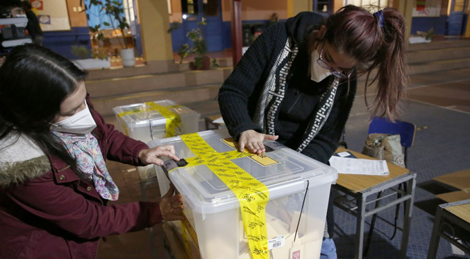 Chile vuelve al segundo día de votación