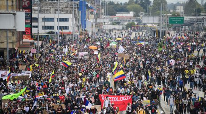 Decenas de miles de personas vuelven a un nuevo paro nacional en Bogotá