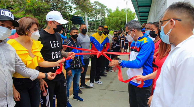 Alcalde Casanova reinaugura gimnasio de boxeo en Maracaibo