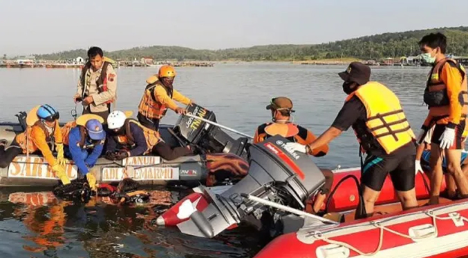 Al menos siete indonesios se ahogan por un turista que quería tomarse un selfi