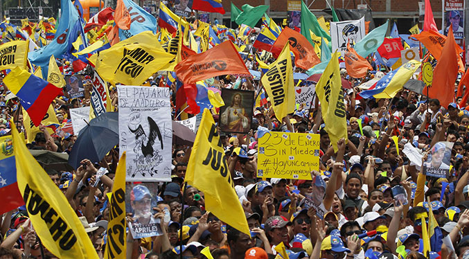 Consultores 21 asegura que mitad de población venezolana se siente identificada con la oposición