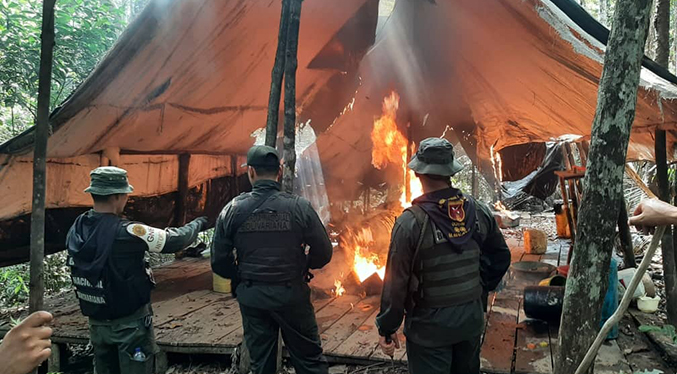 Guardia Nacional destruye laboratorio de procesamiento de drogas en el Sur del Lago (Fotos)