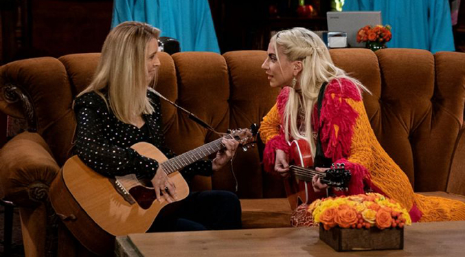 Lady Gaga canta Smelly Cat con Lisa Kudrow en la reunión de Friends (+ video)