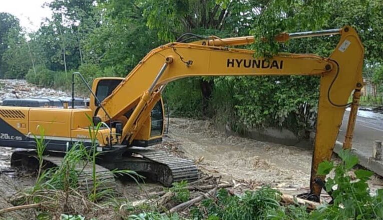 Despliegan maquinaria en Mérida para canalizar los ríos ante las lluvias