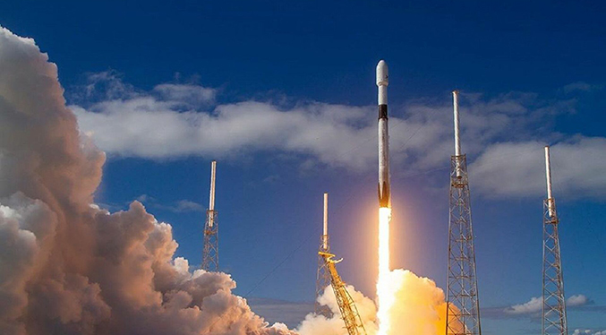 SpaceX lanza al espacio 52 satélites más para su red de Internet Starlink