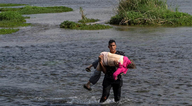 Cesar Padrón tras cruzar el río Grande con Irma en brazos: “Nunca pensé que no lo lograría”