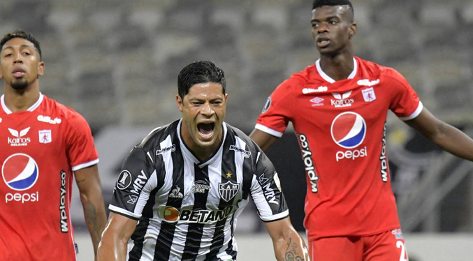 El Atlético Mineiro vence al América de Cali marcado por los gases lacrimógenos