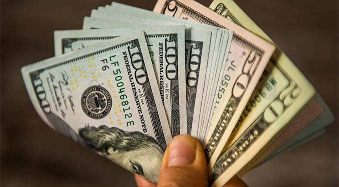 Se dispara el dólar paralelo: sube casi 100 mil bolívares