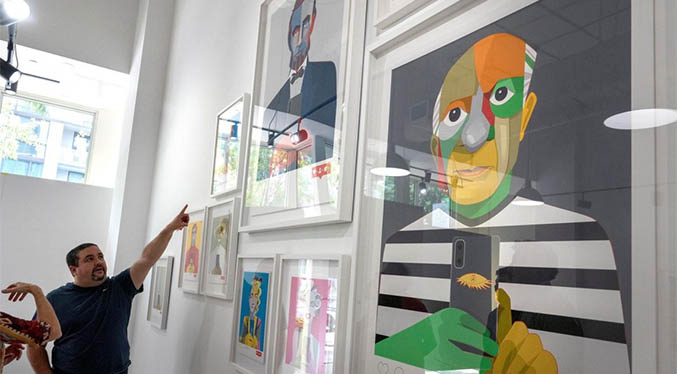 «Edo» reivindica que el arte «pop» con unas obras que cuestionan a los «influencers»