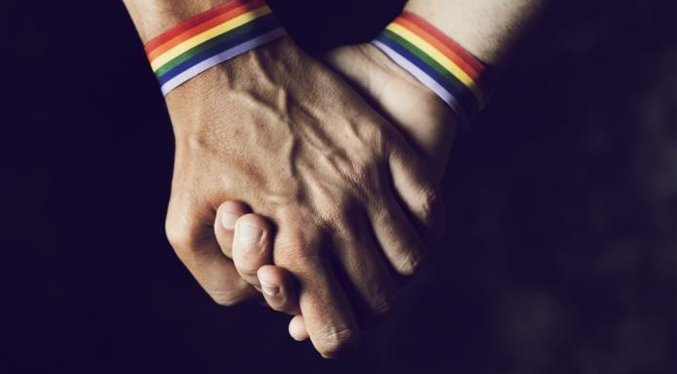 Piden ante la CorteIDH igualdad para maestra homosexual inhabilitada en Chile
