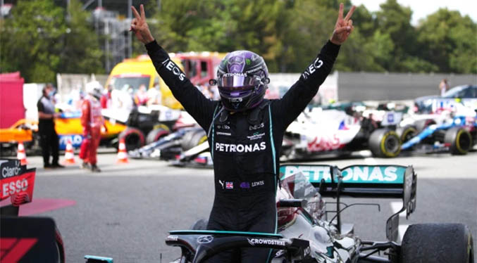 Lewis Hamilton reina en el Gran Premio de España