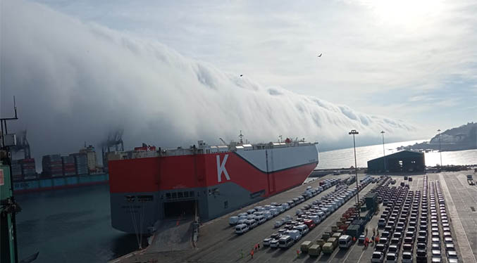 Fenómeno natural en Chile: gigantesca nube en las costas de Valparaíso sorprende a la población (Video)