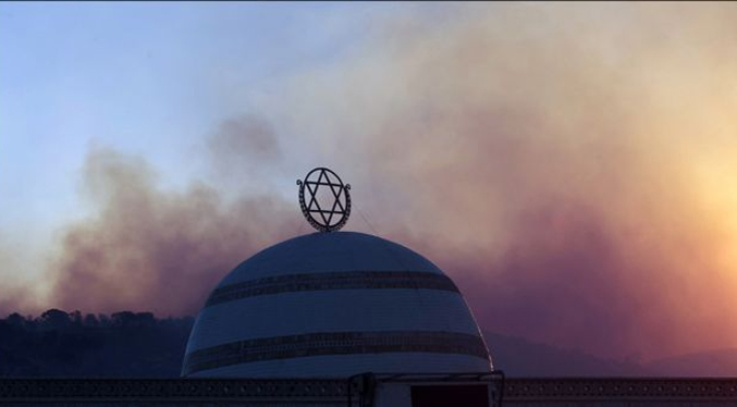 Encienden una Sinagoga en los disturbios de Israel (Video)