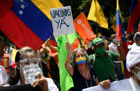 Bajo el eslogan de “vacunas para todos” protestan en Caracas