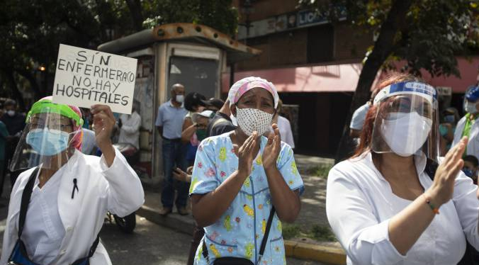 Trabajadores venezolanos protestan en su Día por el ingreso de vacunas