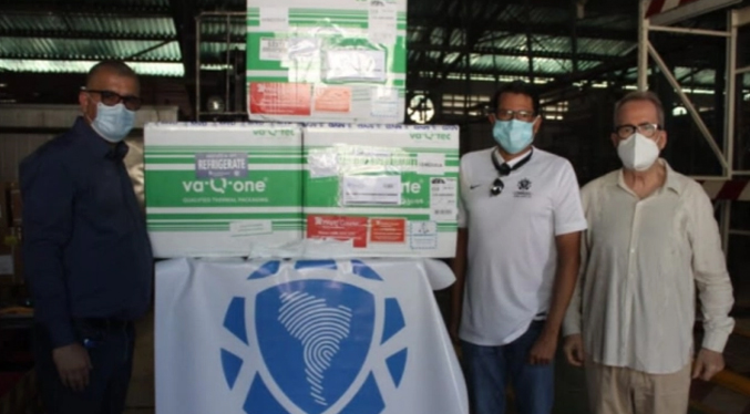 Llegan a Venezuela vacunas contra el COVID-19 donadas por la Conmebol para los futbolistas