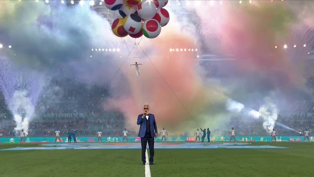 Bocelli emociona al Olímpico en la ceremonia inaugural de la Eurocopa