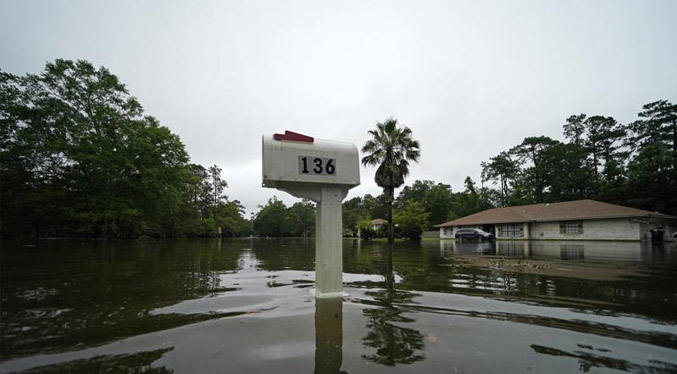 Claudette provoca peligrosas inundaciones en el sur de EEUU