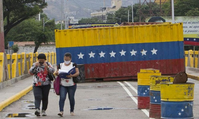 Transportistas de carga piden levantar contenedores en puentes fronterizos