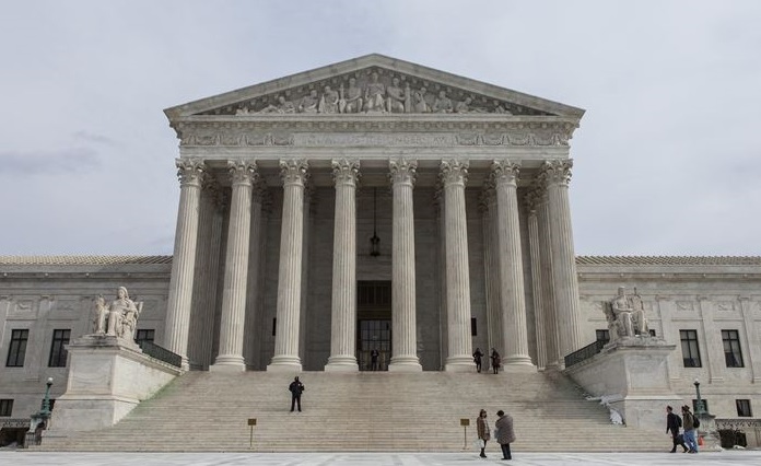 Corte Suprema de EEUU rechaza invalidar ley de salud “Obamacare”