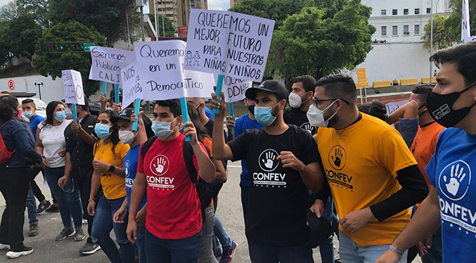 Protesta estudiantil llega frente a Miraflores para exigir “libertad” (Fotos + Video)