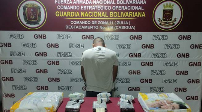 GNB detiene a ciudadano colombiano que ocultaba tres panelas de cocaína en paquetes de pañales