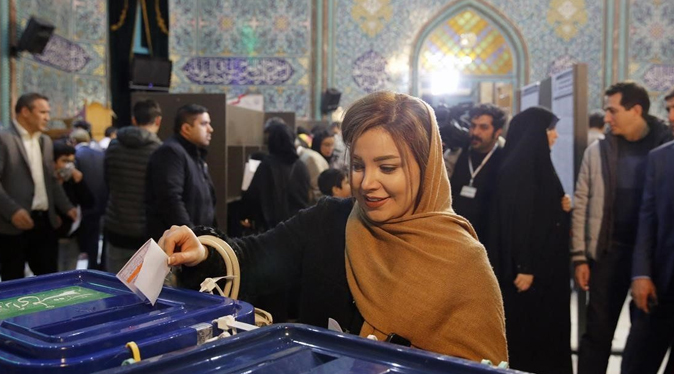 Con baja participación la jornada electoral en Irán