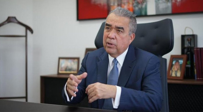 Luis Eduardo Martínez se inscribe como candidato presidencial