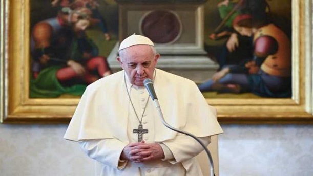 El Papa pide una “reforma a fondo de la economía” que proteja a trabajadores