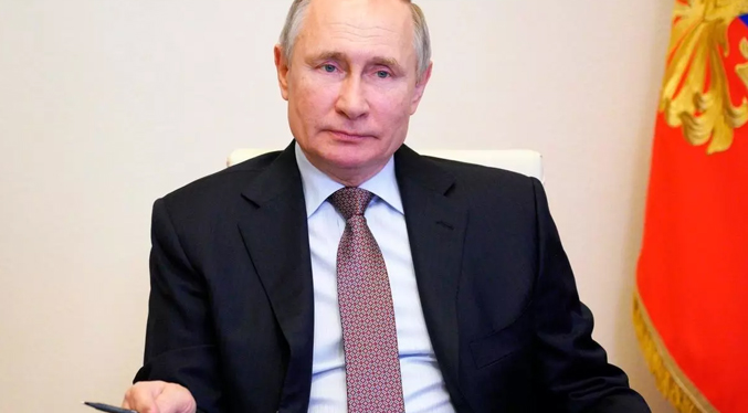 Vladímir Putin acusa a EEUU de estar implicado en la “provocación” del buque británico
