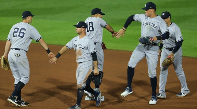 Yankees hacen historia con triple play contra Blue Jays